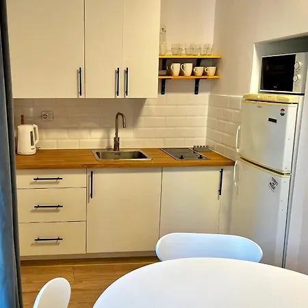 Ohmyhome - Hala Mirowska Apartman Varsó